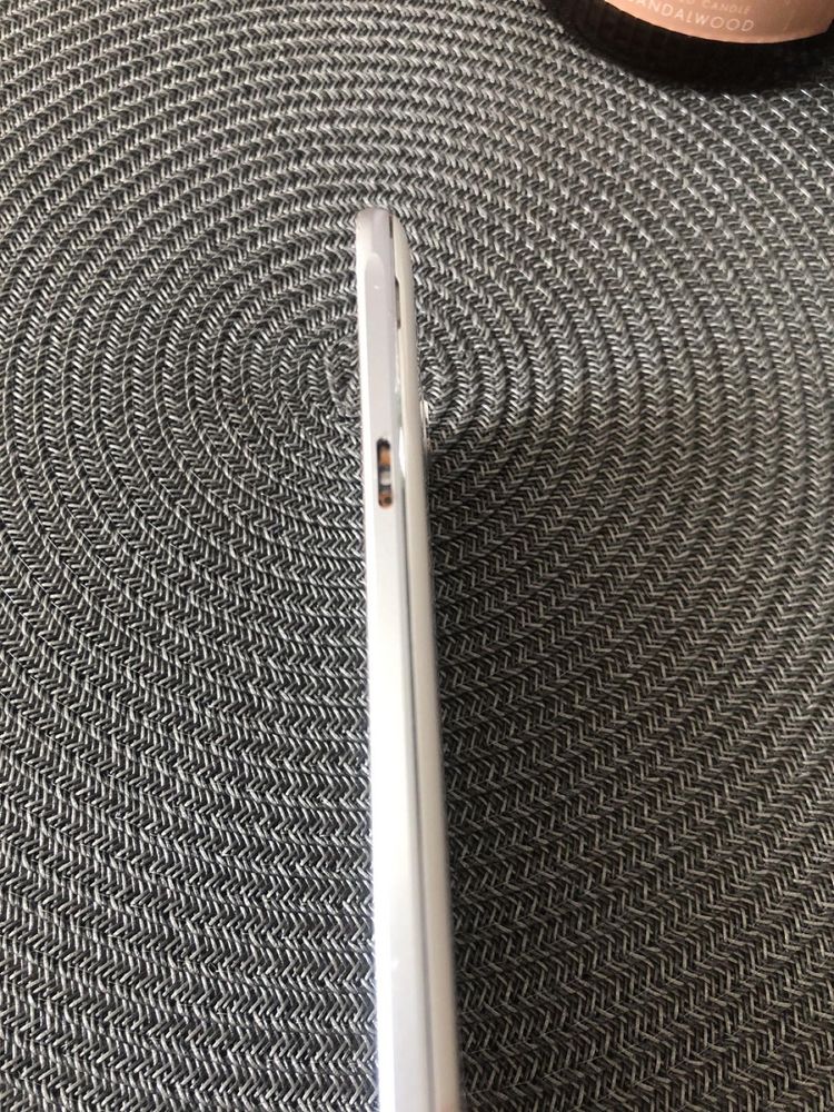 Телефон Samsung J7/2016