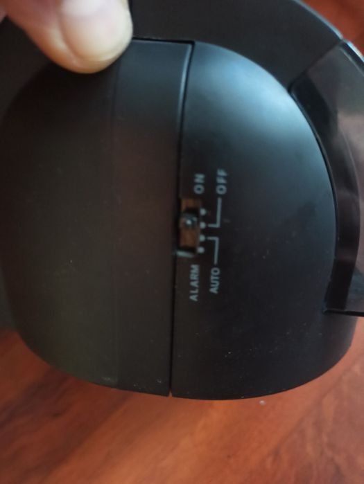 Aparat radio cu ceas