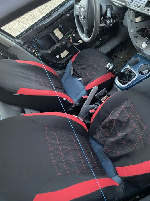 Мазда 2 на части