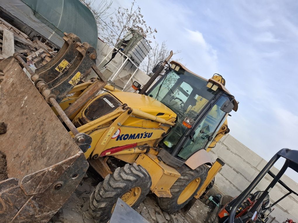 Vând buldo 29000 euro 2014 buldoexcavator komatsu wb93r 4 cupe la el