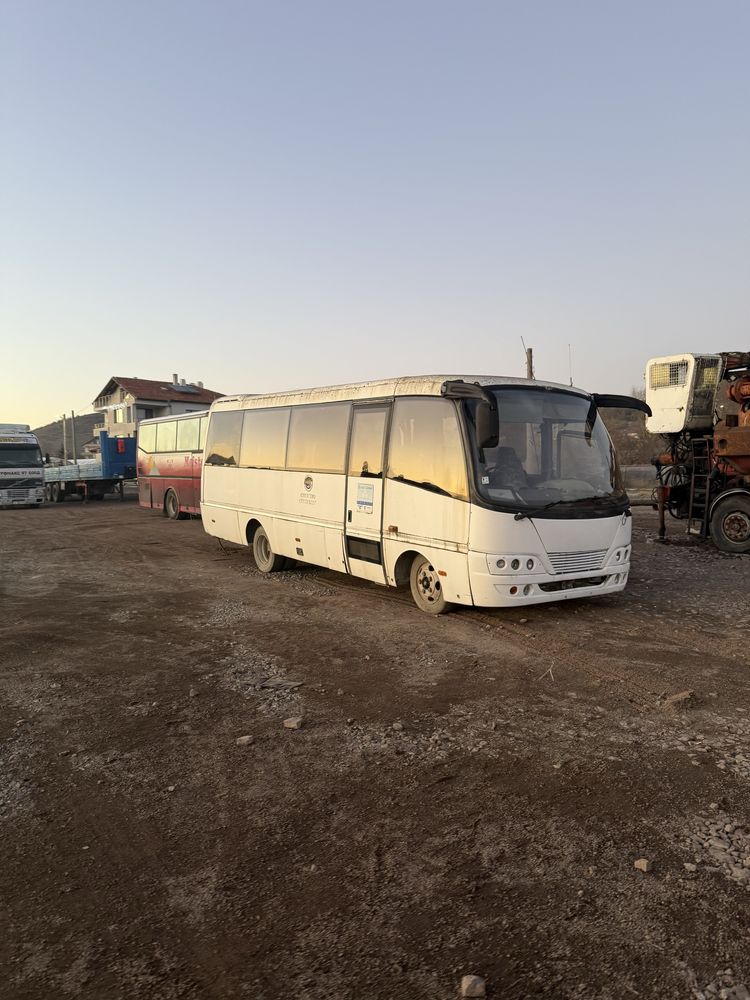 Автобус Toyota DYNA Caetano на части