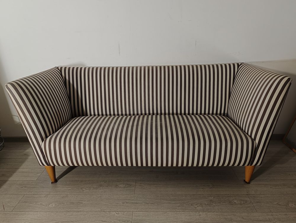 Canapea Elegantă cu Dungi Verticale, Picioare din Lemn, Sofa