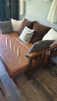 Триместен дървен диван,две табуретки и холен модул-дървен
