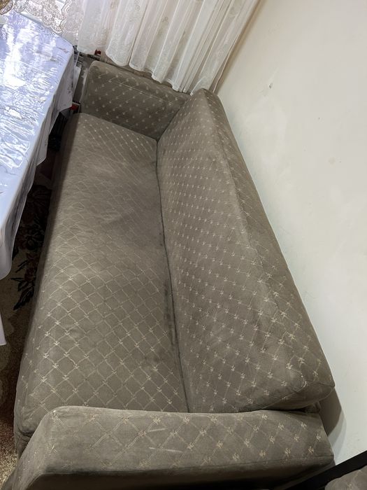 Диван с стульями