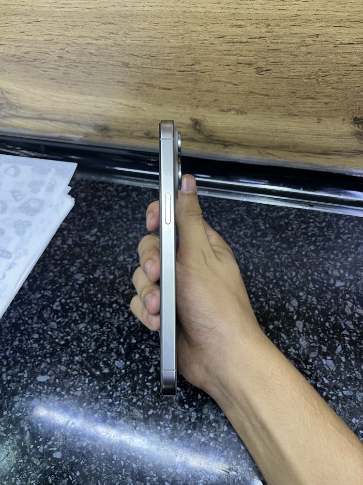 Iphone 15 pro max  780$
