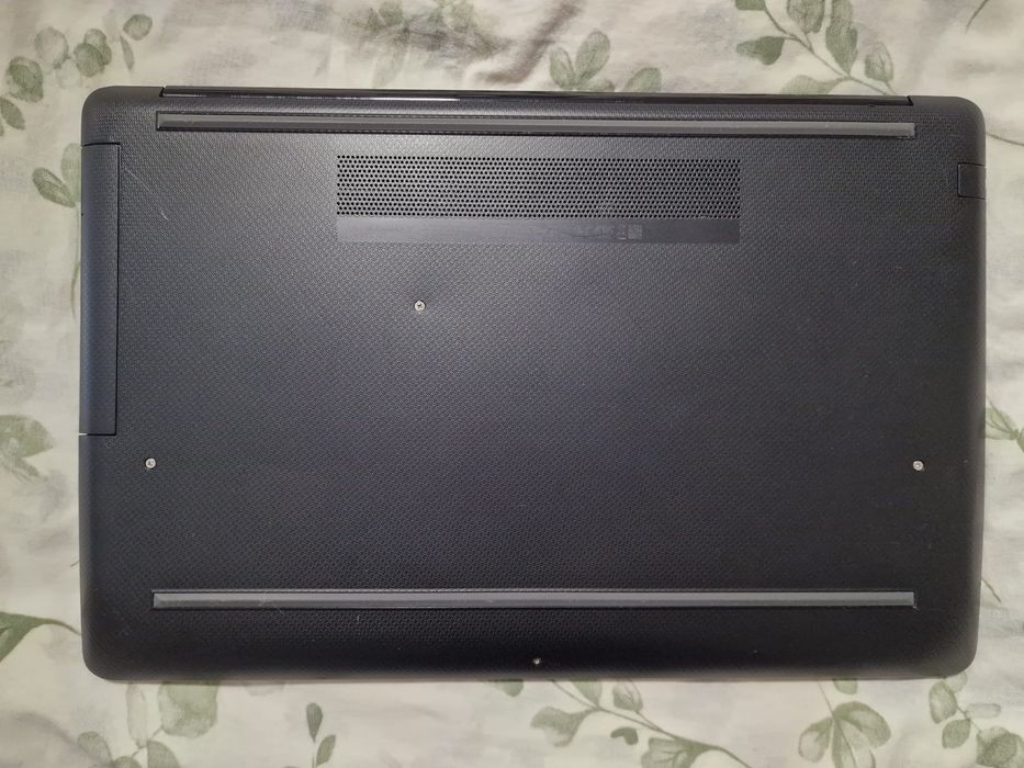 Laptop HP 17, Intel i7 10510U, 16 GB RAM, SSD 512 GB, Radeon 530 2GB