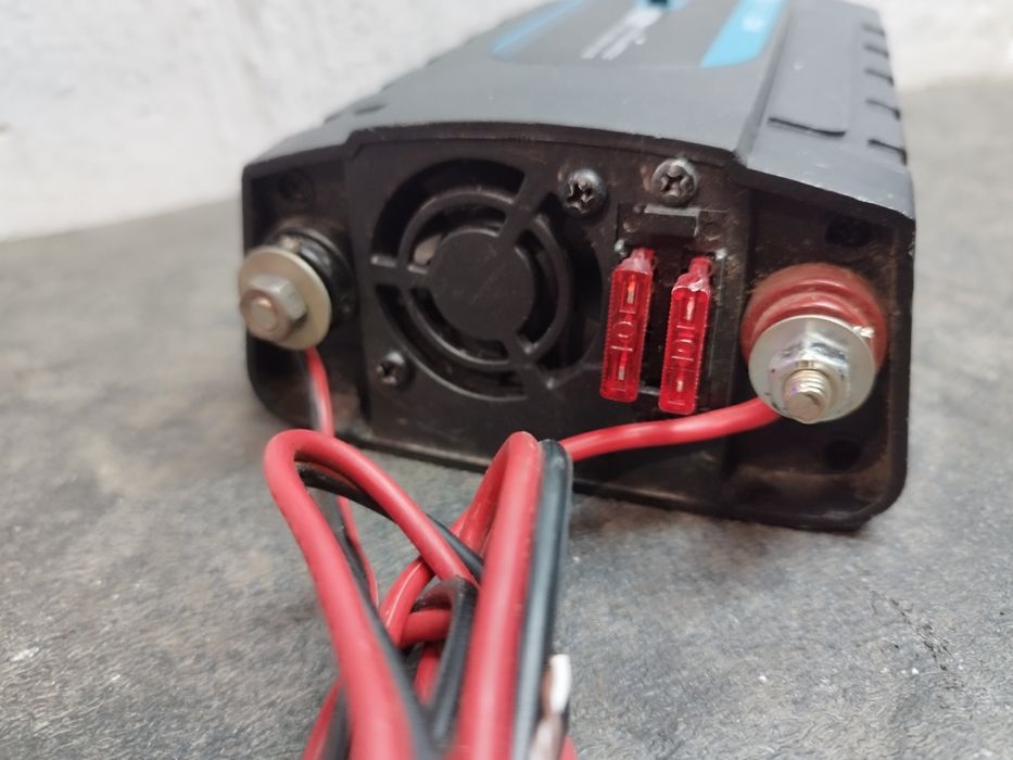 Invertor auto 12v - 220v 400w pur sinus