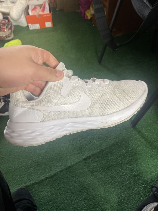 Adidasi albi nike usori