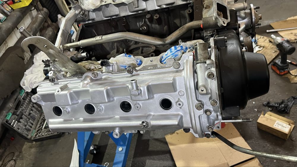 2UZ FE 4.7  в сборе двигател