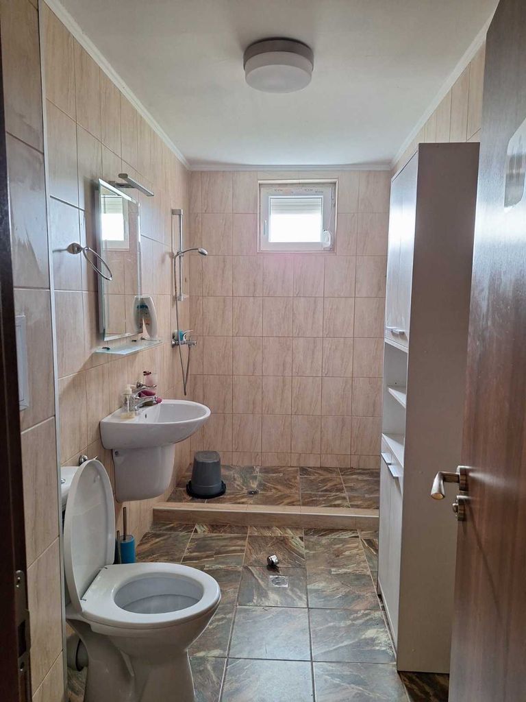Дава се под наем Къща в Каблешково - 440 кв.м за 408 € - Снимка #3