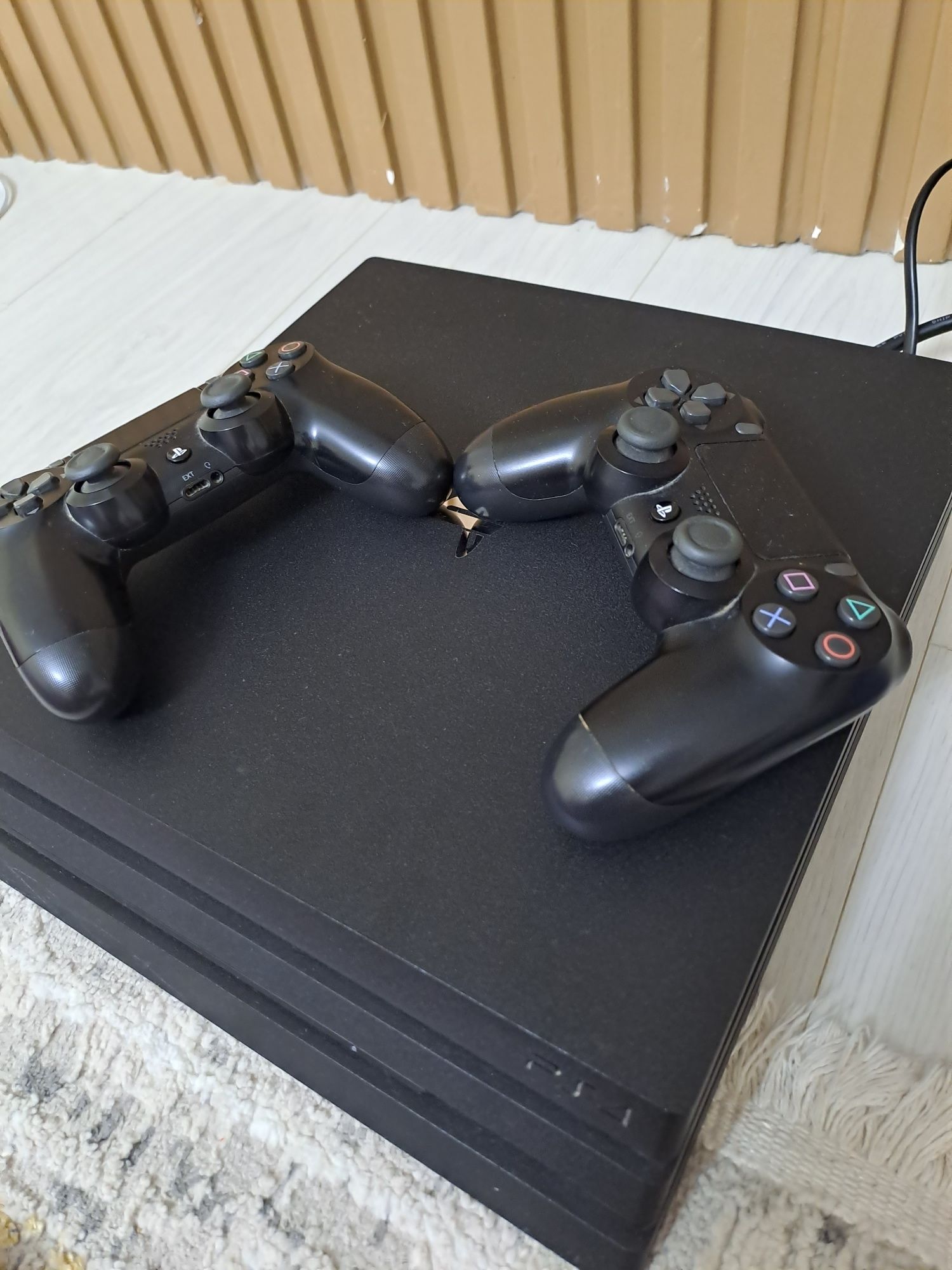 Playstation 4 pro 1 tb и игры