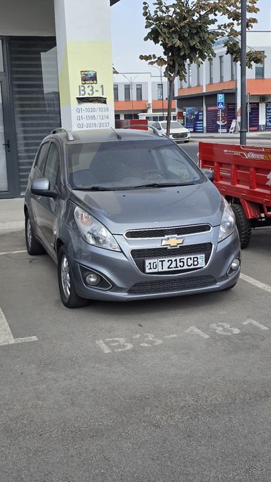 Spark avtomat kraskasi kapot krilo eshikga