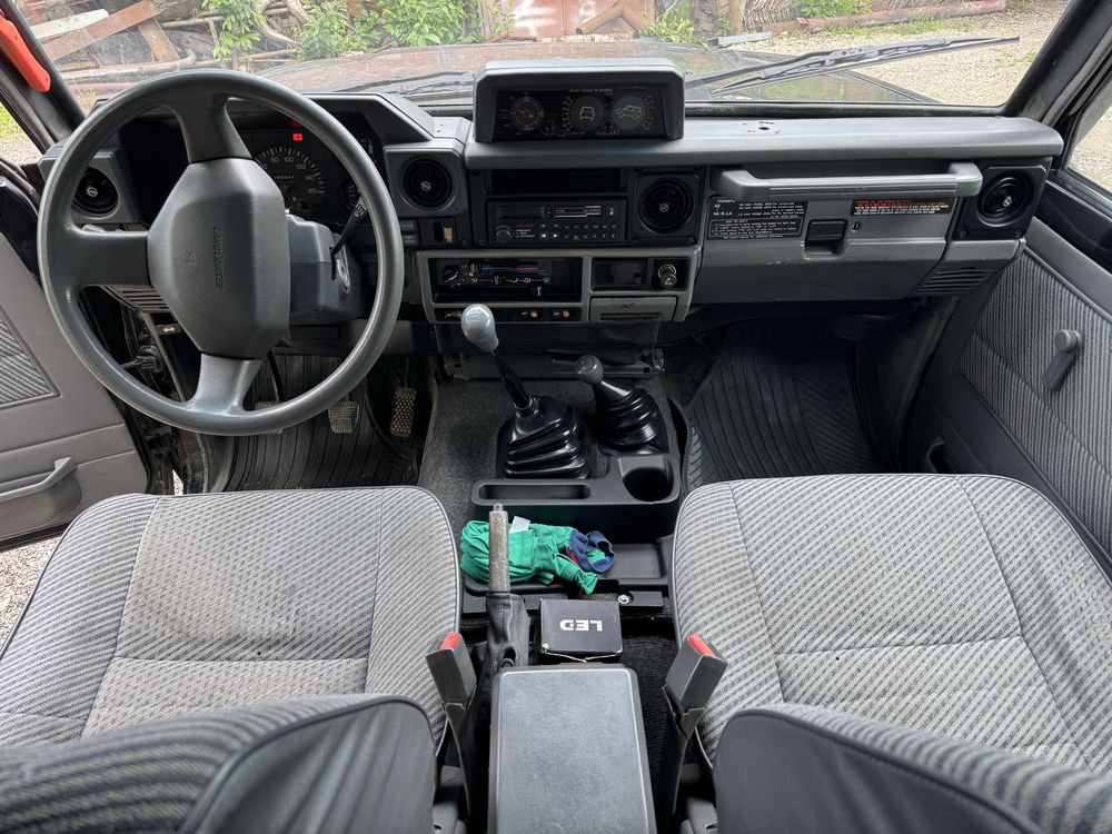 Toyota land cruiser lj 70