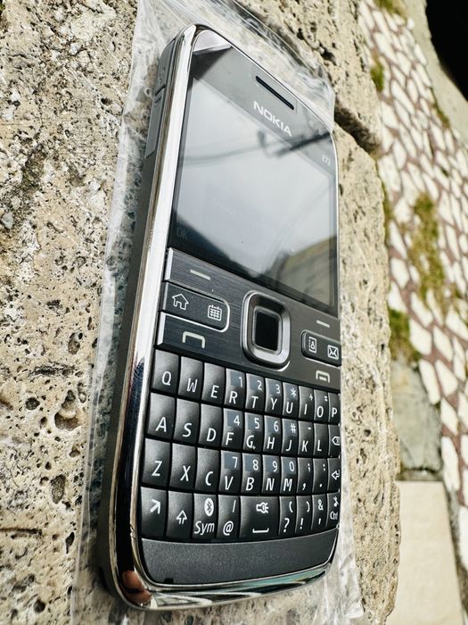 Nokia e72 aproape nou , model RM-530 , Made in Finland