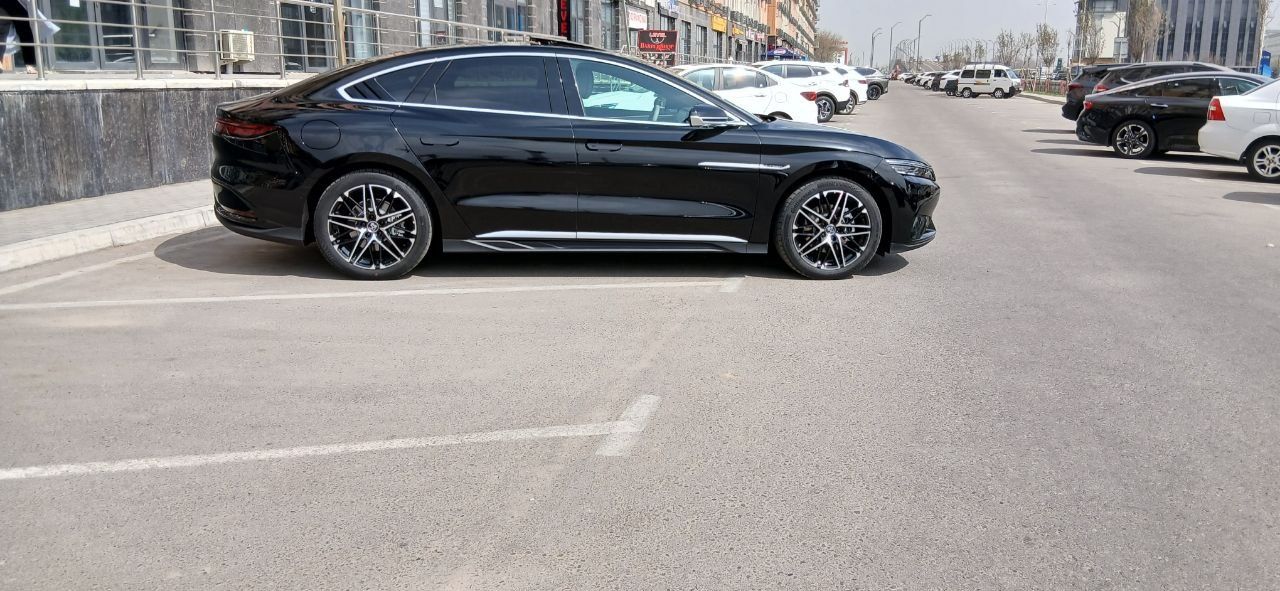 Услуги водителя  на новом премиум авто марки BYD HAN