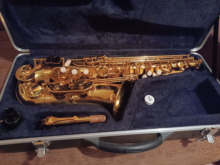 Vând Saxofon Alto JMichael -al 780