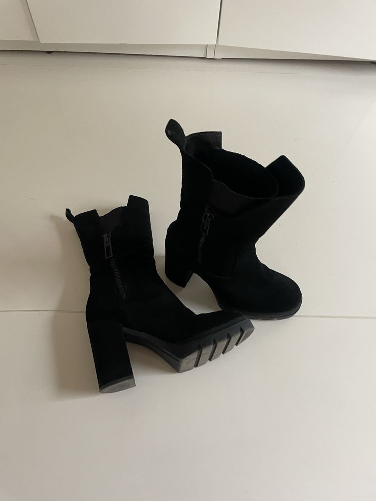 Ghete de piele Musette