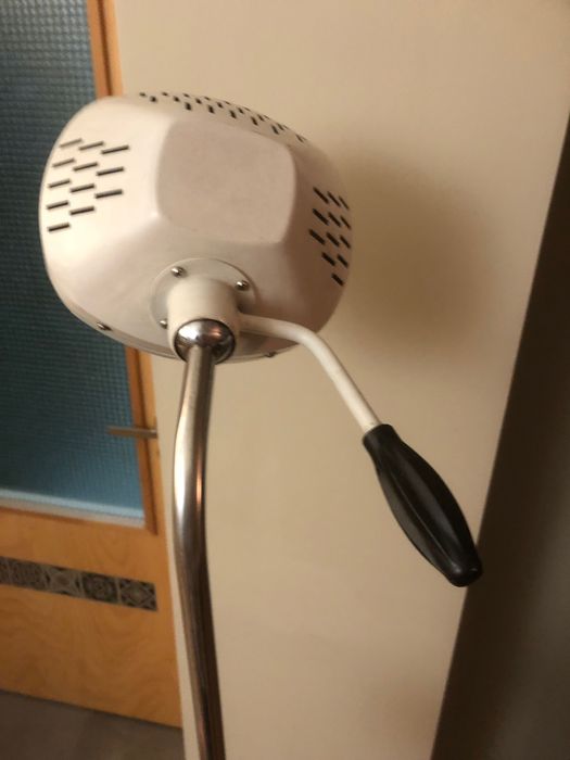 Стара медицинска лампа