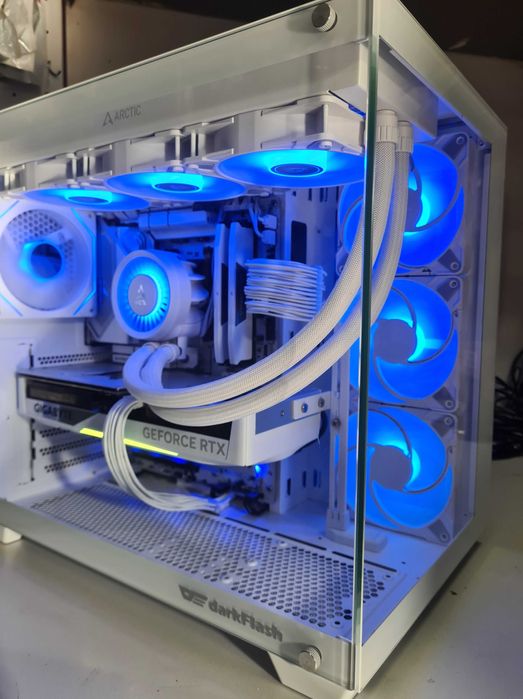 Ryzen 7 9800X3D/32GB GDDR5/2TB SSD NVME/RTX 5070TI-16GB