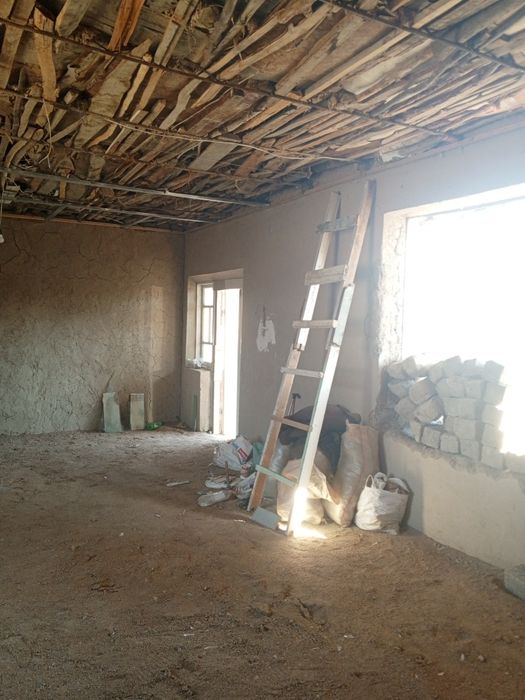 Дача уй жой сотилади.