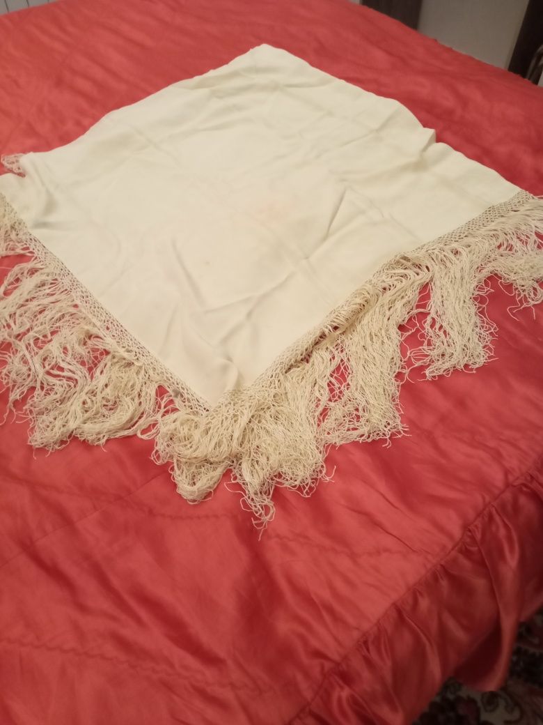 Старинный шелковый платок с длинными кистями