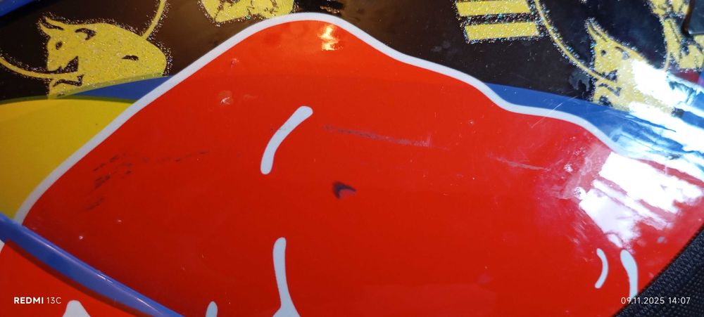 Каска Red Bull в комплект с очила