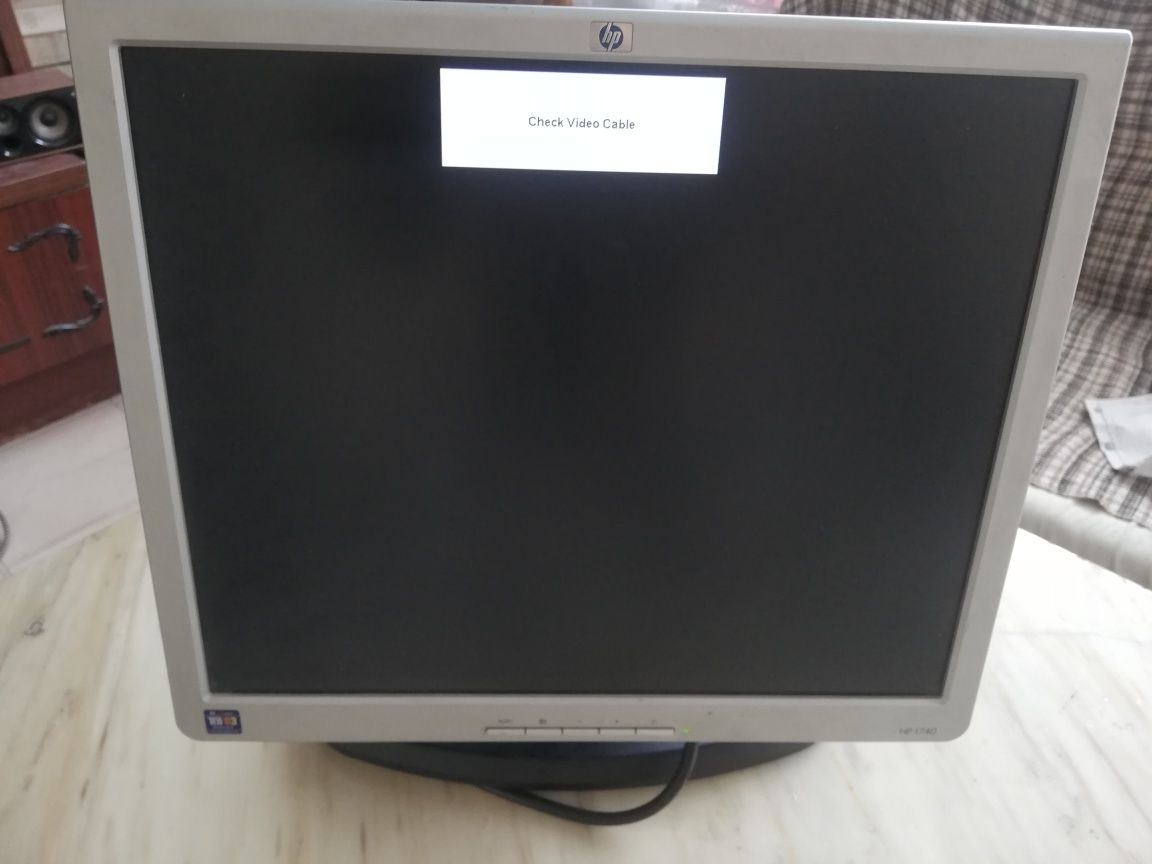 Продавам Монитор HP