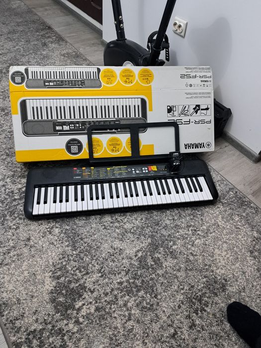 Orga YAMAHA psr-f52