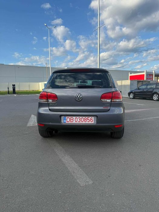 Vând golf 6 adusă recent