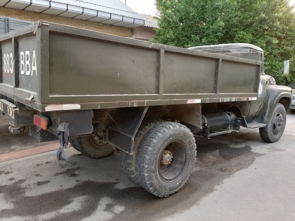 Zil sotiladi yaxshi xolatda