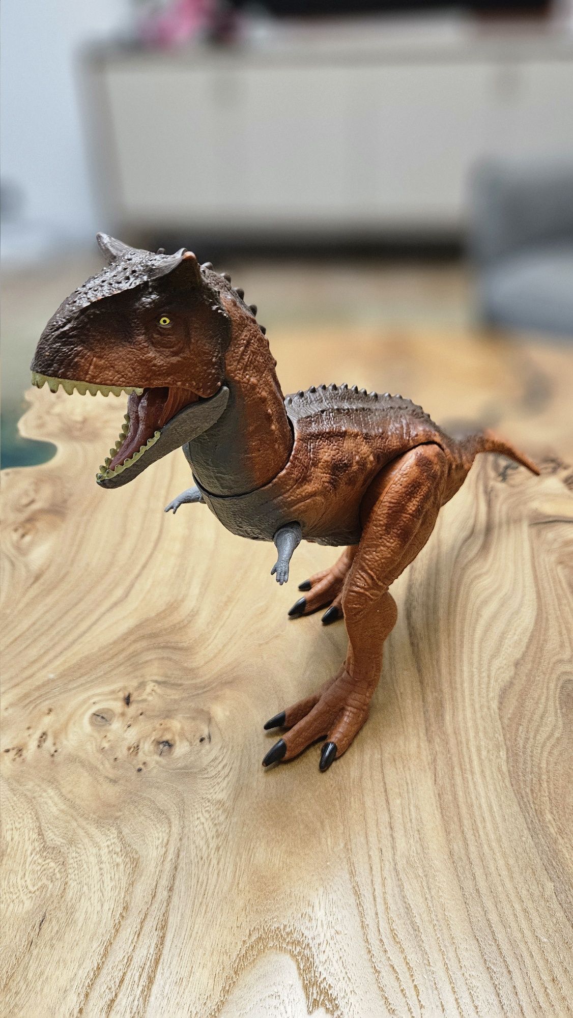 Динозавр Корнатавр Jurassic World
