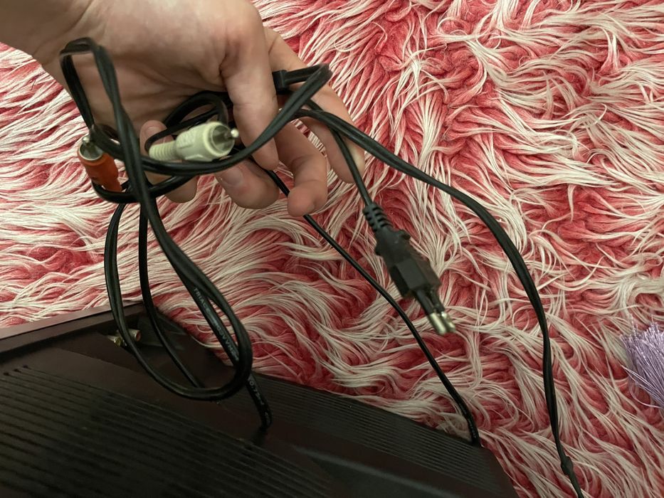 Продавам стар Телевизор Neo