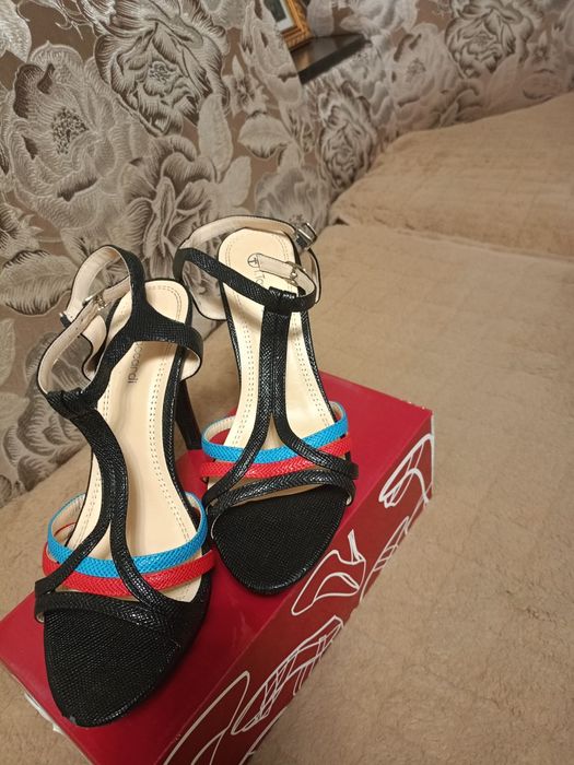 Продам обувь женскую