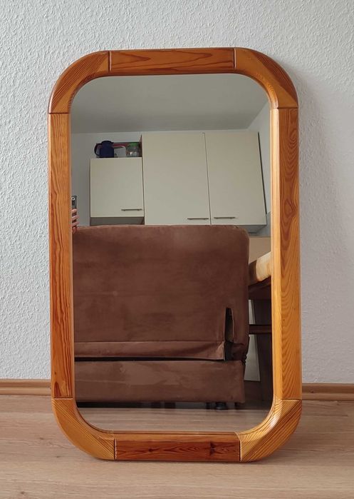 Oglinda cu rama din lemn natur