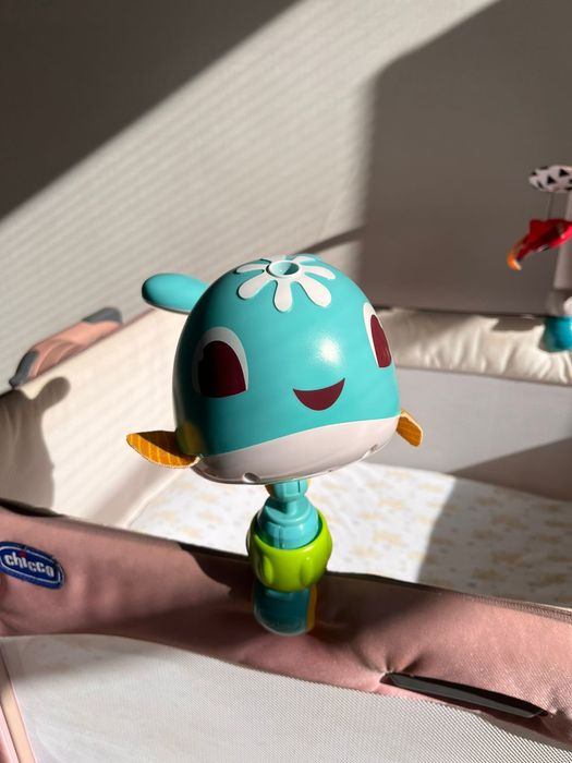 Продам игрушку подвеску tiny love