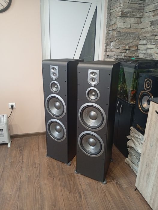 Най-големият модел от серията JBL ES-100