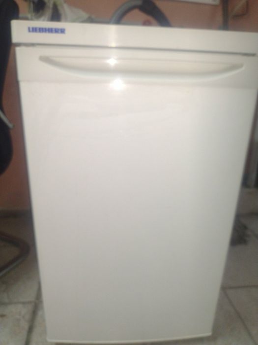 Продавам хладилник либхер