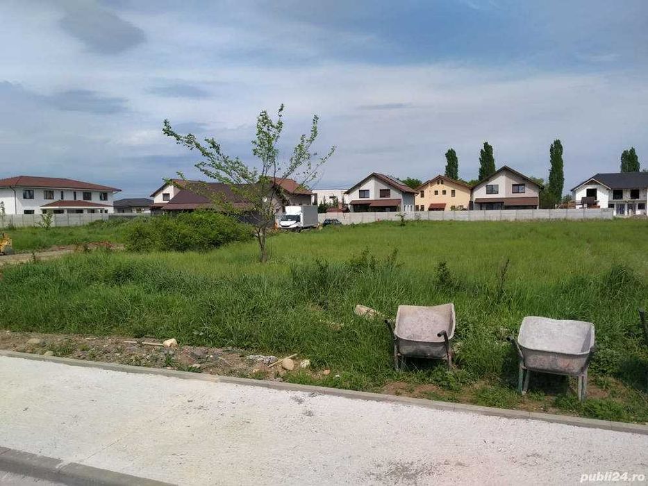 Proprietar vand teren servicii complementare,2 fronturi,poz. excelenta