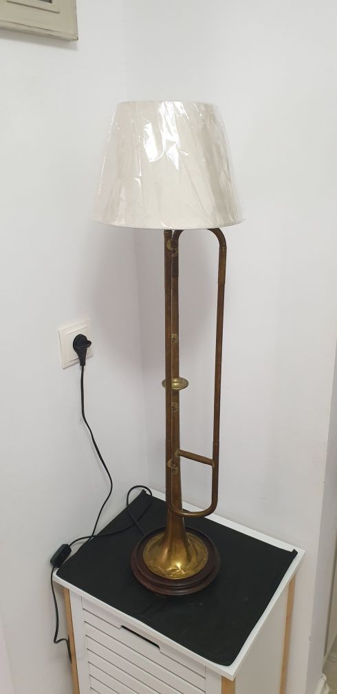 Lampa veioza vintage colectie trompeta alama Belgia 1950