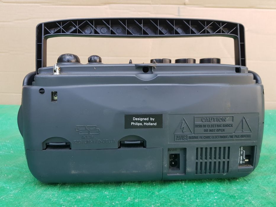 Radio Casetofon Philips  vechi model  AQ 4150, made in Holland