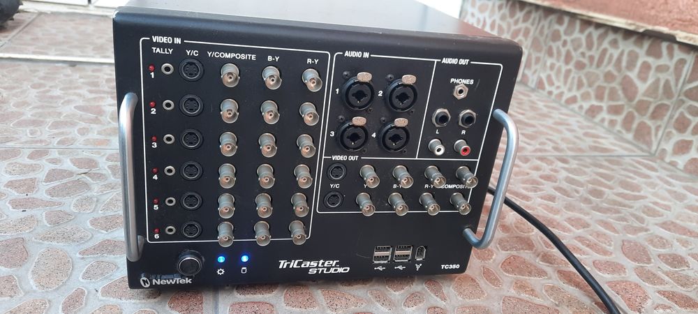 NewTek  Tri Càster Studio tc350 Студио за излъчване  и продукция
