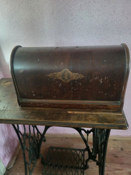 Mașina de cusut singer 2 bucăți 3500 bucata sau 6000 amândouă