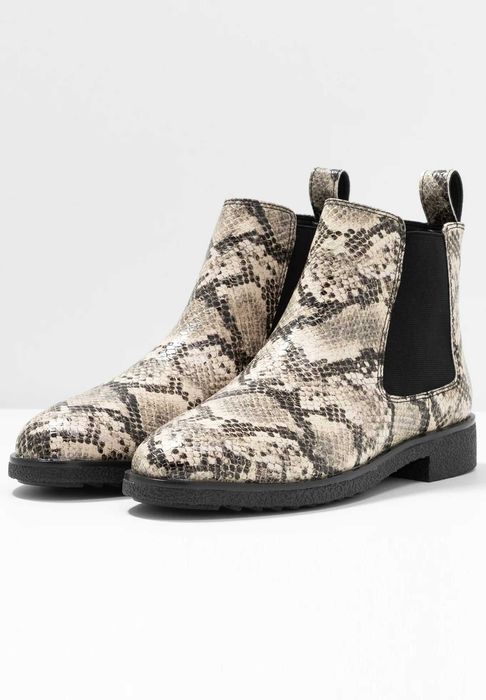 CLARKS Griffin Plaza ОРИГИНАЛНИ дамски боти/челси 39 и 40
