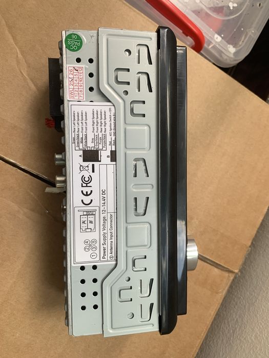 Casetofon auto cu bluetwoot card si aux