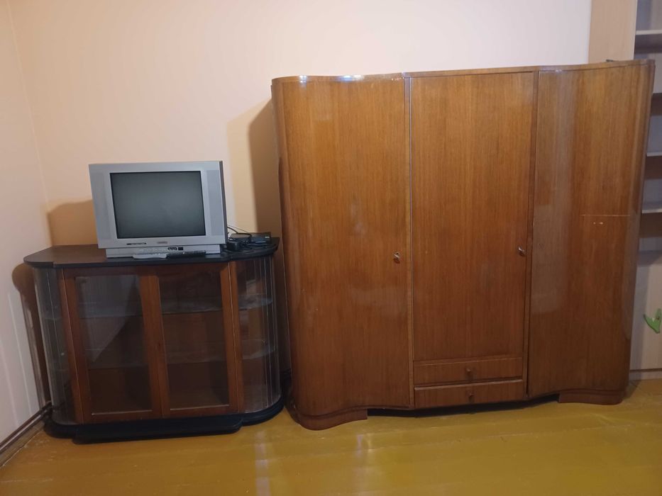 Mobila dormitor -dulap, comoda, pat cu saltele si 2 noptiere