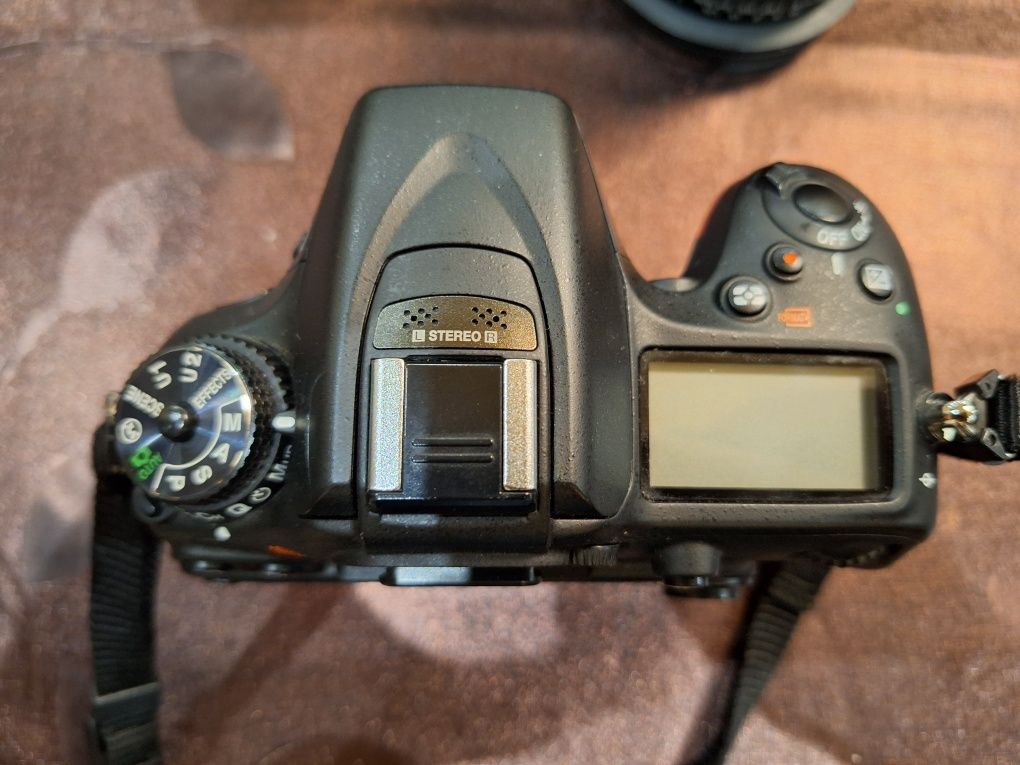 Nikon D7100 + Nikkor 18 - 105 VR