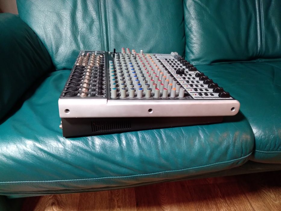Mixer behringer xeny x 2222 usb.