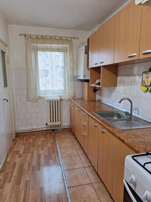 vând apatrament 3 camere