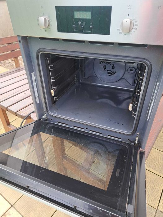 Cuptor electric incorporabil