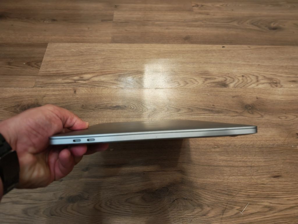 Macbook Pro 15" 32 GB RAM 1TB SSD Touchbar